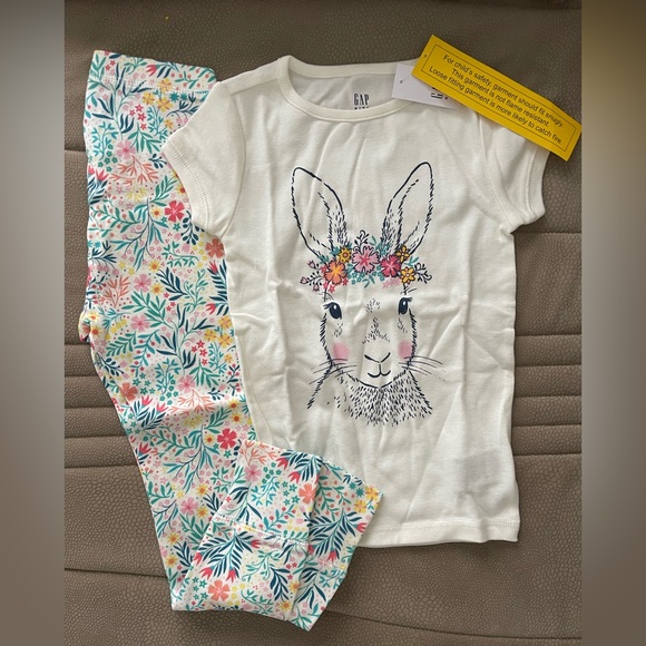 New Girl Pajamas 2 piece set 6YO - Picture 1 of 8